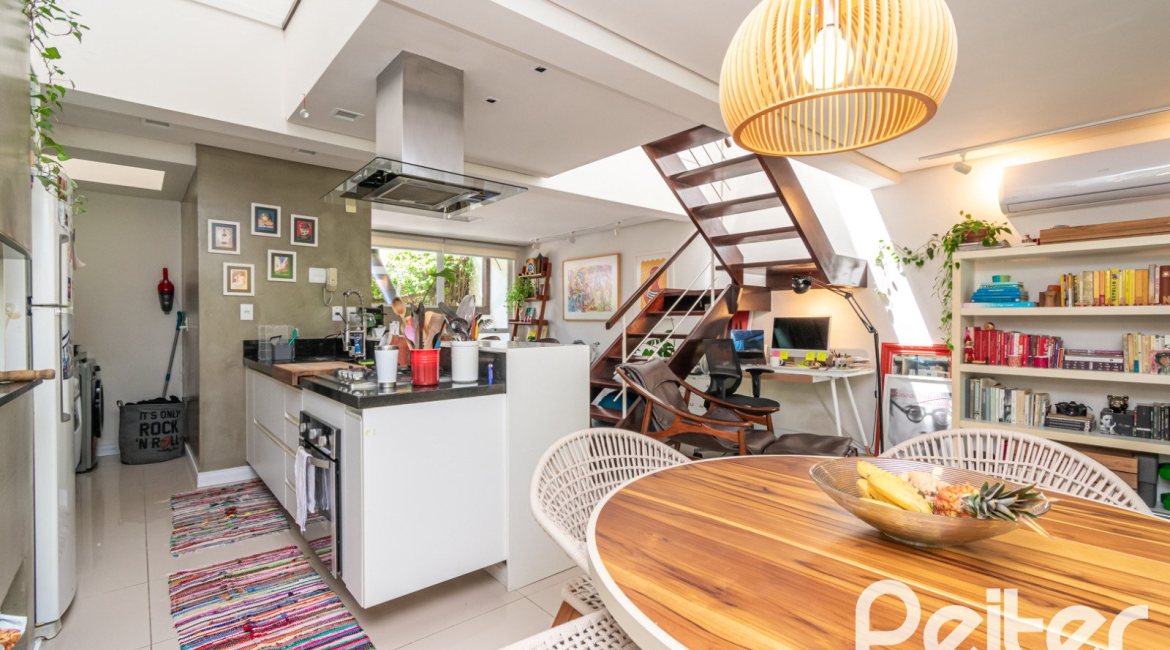 Casa em Condomínio à venda com 167m², 3 dormitórios, 1 suíte, 2 vagas, no bairro Ipanema em PORTO ALEGRE