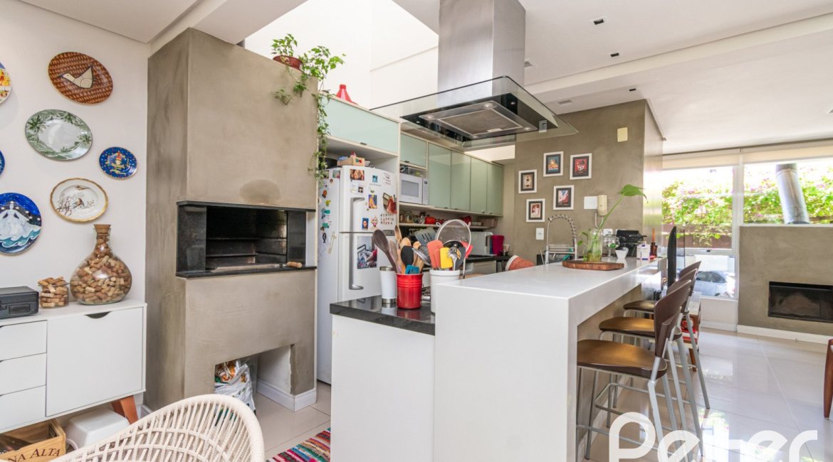 Casa em Condomínio à venda com 167m², 3 dormitórios, 1 suíte, 2 vagas, no bairro Ipanema em PORTO ALEGRE