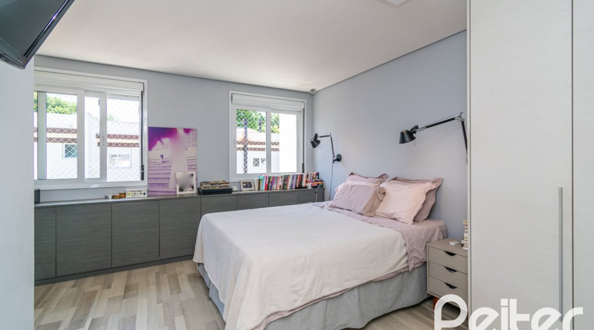 Casa em Condomínio à venda com 167m², 3 dormitórios, 1 suíte, 2 vagas, no bairro Ipanema em PORTO ALEGRE