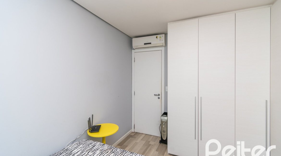 Casa em Condomínio à venda com 167m², 3 dormitórios, 1 suíte, 2 vagas, no bairro Ipanema em PORTO ALEGRE