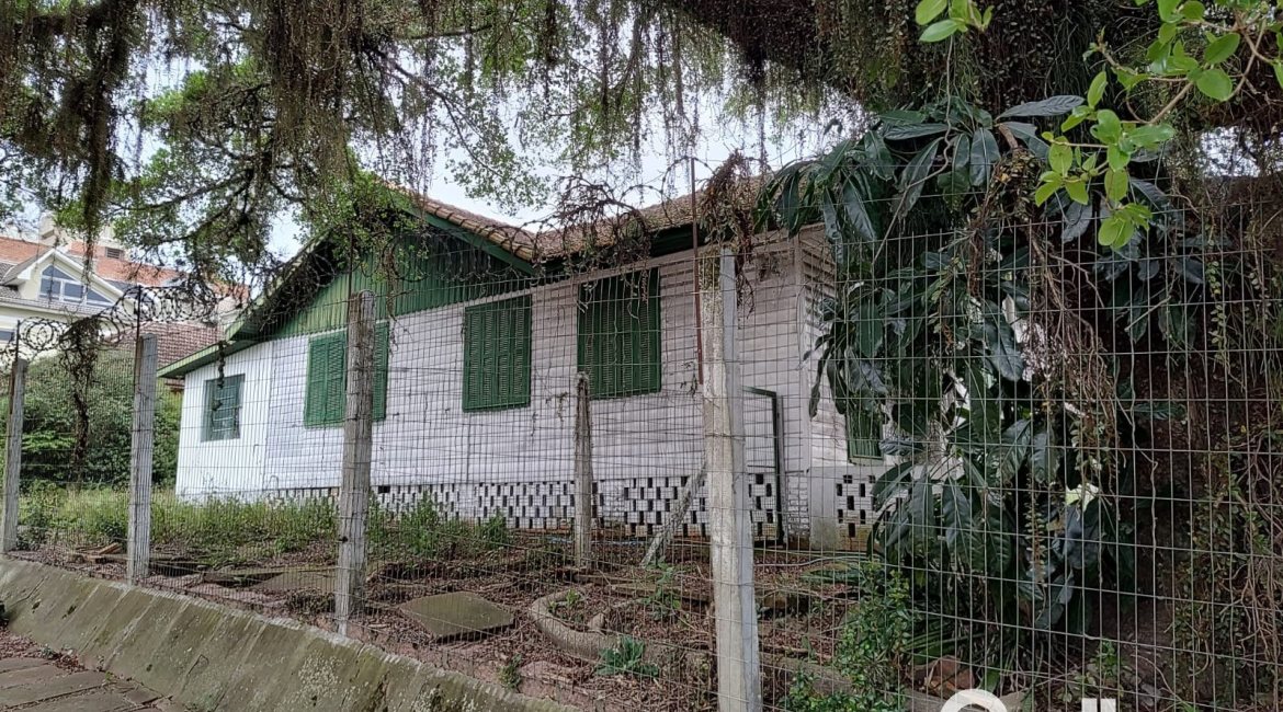 Terreno à venda com 338m², no bairro Tristeza em Porto Alegre