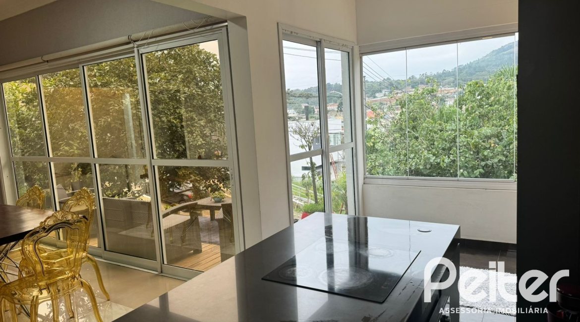 Casa em Condomínio à venda com 150m², 4 dormitórios, 1 suíte, 2 vagas, no bairro Ipanema em PORTO ALEGRE