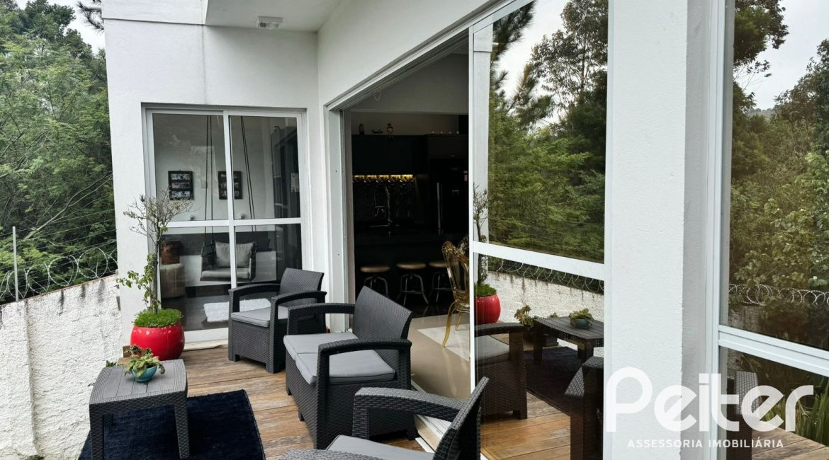 Casa em Condomínio à venda com 150m², 4 dormitórios, 1 suíte, 2 vagas, no bairro Ipanema em PORTO ALEGRE