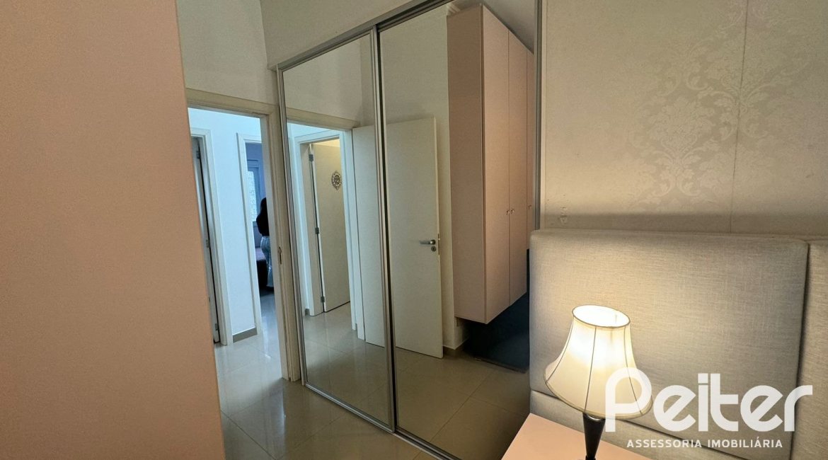 Casa em Condomínio à venda com 150m², 4 dormitórios, 1 suíte, 2 vagas, no bairro Ipanema em PORTO ALEGRE