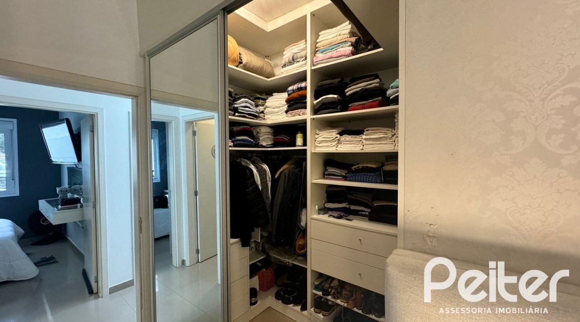 Casa em Condomínio à venda com 150m², 4 dormitórios, 1 suíte, 2 vagas, no bairro Ipanema em PORTO ALEGRE