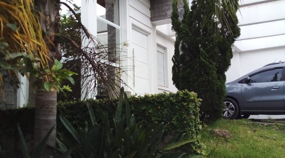 Casa em Condomínio à venda com 150m², 4 dormitórios, 1 suíte, 2 vagas, no bairro Ipanema em PORTO ALEGRE