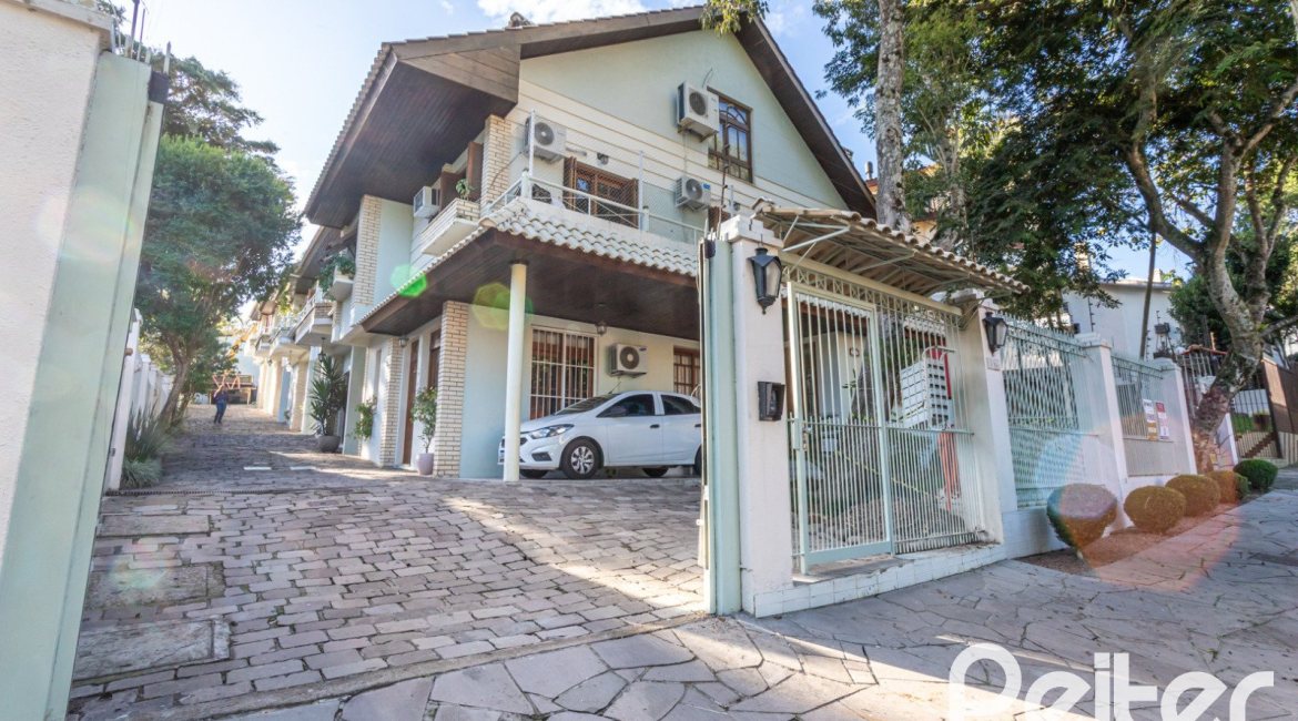 Casa em Condomínio à venda com 225m², 3 dormitórios, 1 suíte, 2 vagas, no bairro Jardim Isabel em Porto Alegre