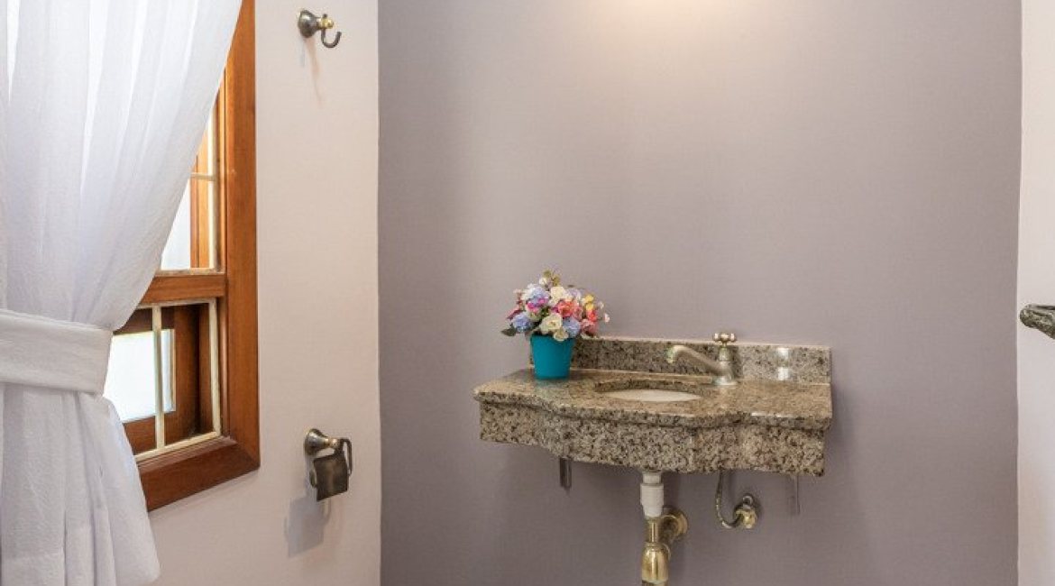 Casa em Condomínio à venda com 225m², 3 dormitórios, 1 suíte, 2 vagas, no bairro Jardim Isabel em Porto Alegre