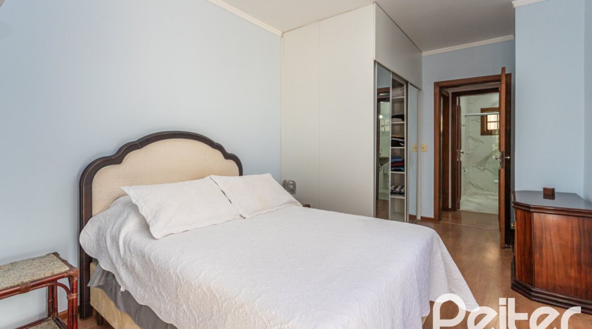 Casa em Condomínio à venda com 225m², 3 dormitórios, 1 suíte, 2 vagas, no bairro Jardim Isabel em Porto Alegre