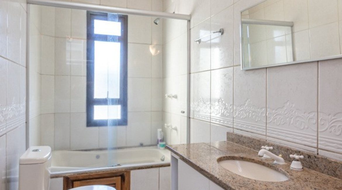 Casa em Condomínio à venda com 225m², 3 dormitórios, 1 suíte, 2 vagas, no bairro Jardim Isabel em Porto Alegre