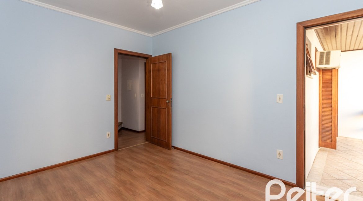 Casa em Condomínio à venda com 225m², 3 dormitórios, 1 suíte, 2 vagas, no bairro Jardim Isabel em Porto Alegre