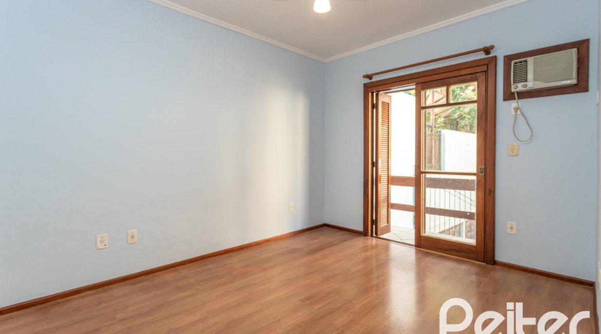 Casa em Condomínio à venda com 225m², 3 dormitórios, 1 suíte, 2 vagas, no bairro Jardim Isabel em Porto Alegre