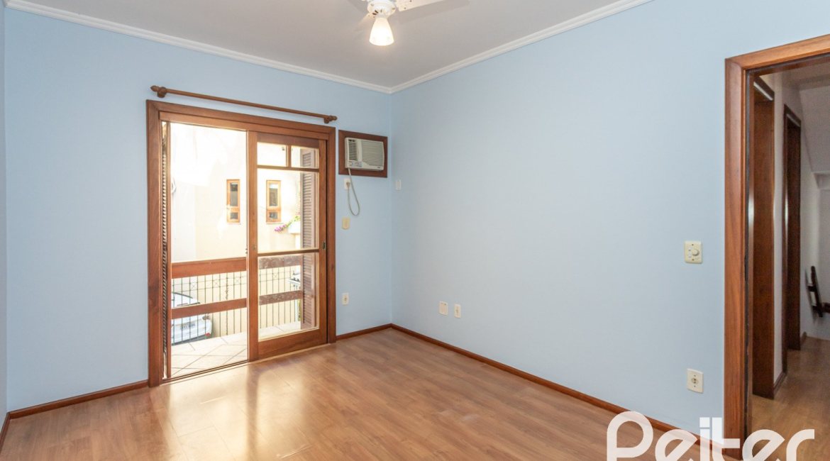 Casa em Condomínio à venda com 225m², 3 dormitórios, 1 suíte, 2 vagas, no bairro Jardim Isabel em Porto Alegre