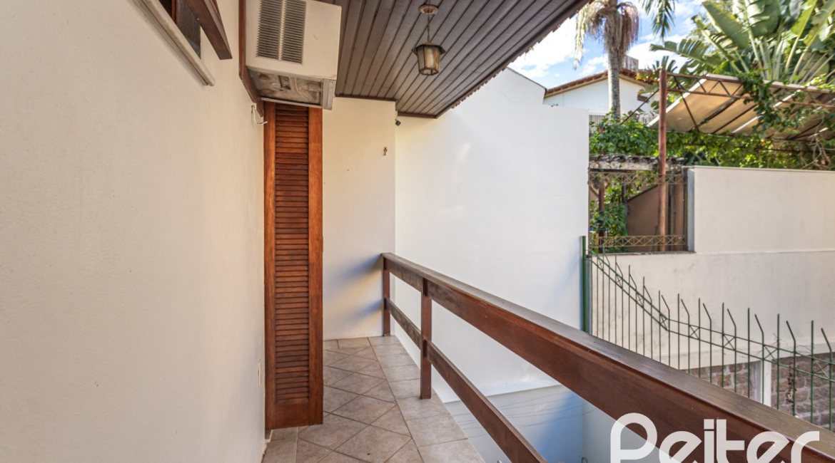 Casa em Condomínio à venda com 225m², 3 dormitórios, 1 suíte, 2 vagas, no bairro Jardim Isabel em Porto Alegre