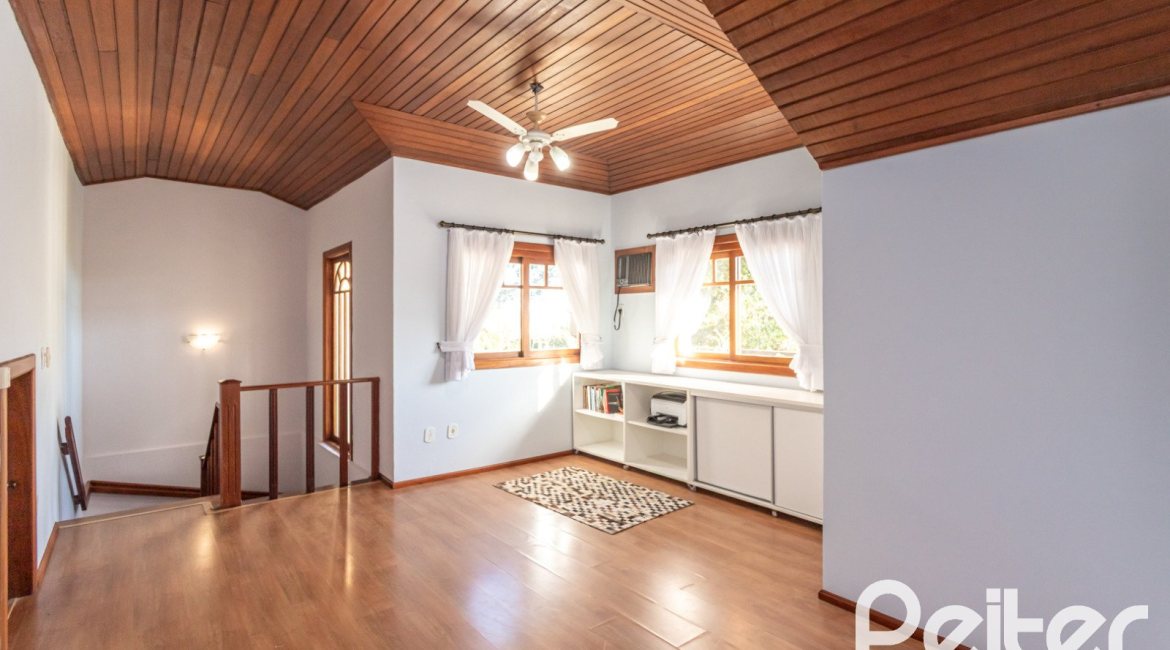 Casa em Condomínio à venda com 225m², 3 dormitórios, 1 suíte, 2 vagas, no bairro Jardim Isabel em Porto Alegre