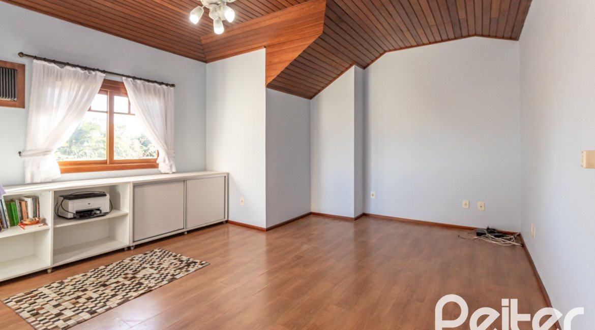 Casa em Condomínio à venda com 225m², 3 dormitórios, 1 suíte, 2 vagas, no bairro Jardim Isabel em Porto Alegre