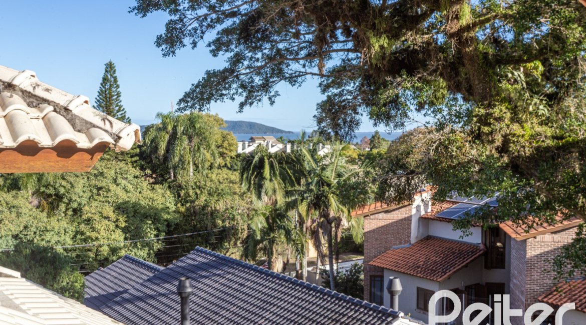 Casa em Condomínio à venda com 225m², 3 dormitórios, 1 suíte, 2 vagas, no bairro Jardim Isabel em Porto Alegre