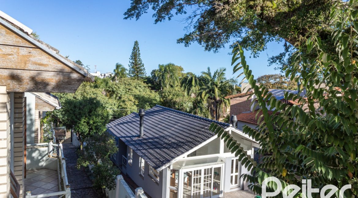 Casa em Condomínio à venda com 225m², 3 dormitórios, 1 suíte, 2 vagas, no bairro Jardim Isabel em Porto Alegre