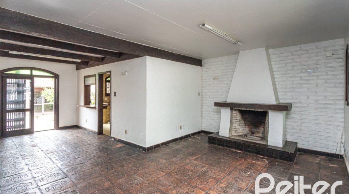 Casa à venda com 265m², 5 dormitórios, 1 suíte, 3 vagas, no bairro Tristeza em Porto Alegre