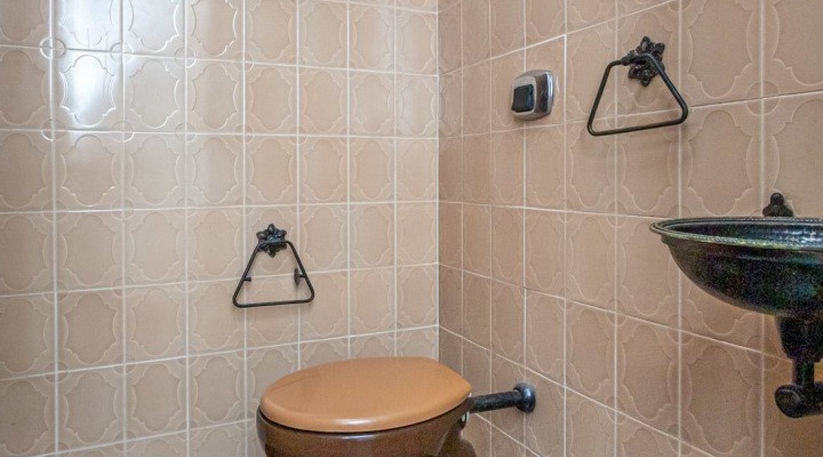 Casa à venda com 265m², 5 dormitórios, 1 suíte, 3 vagas, no bairro Tristeza em Porto Alegre