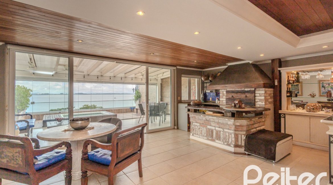 Casa à venda com 330m², 4 dormitórios, 2 suítes, 4 vagas, no bairro Vila Assunção em Porto Alegre