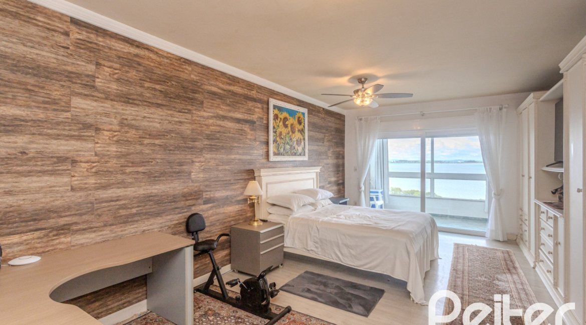 Casa à venda com 330m², 4 dormitórios, 2 suítes, 4 vagas, no bairro Vila Assunção em Porto Alegre