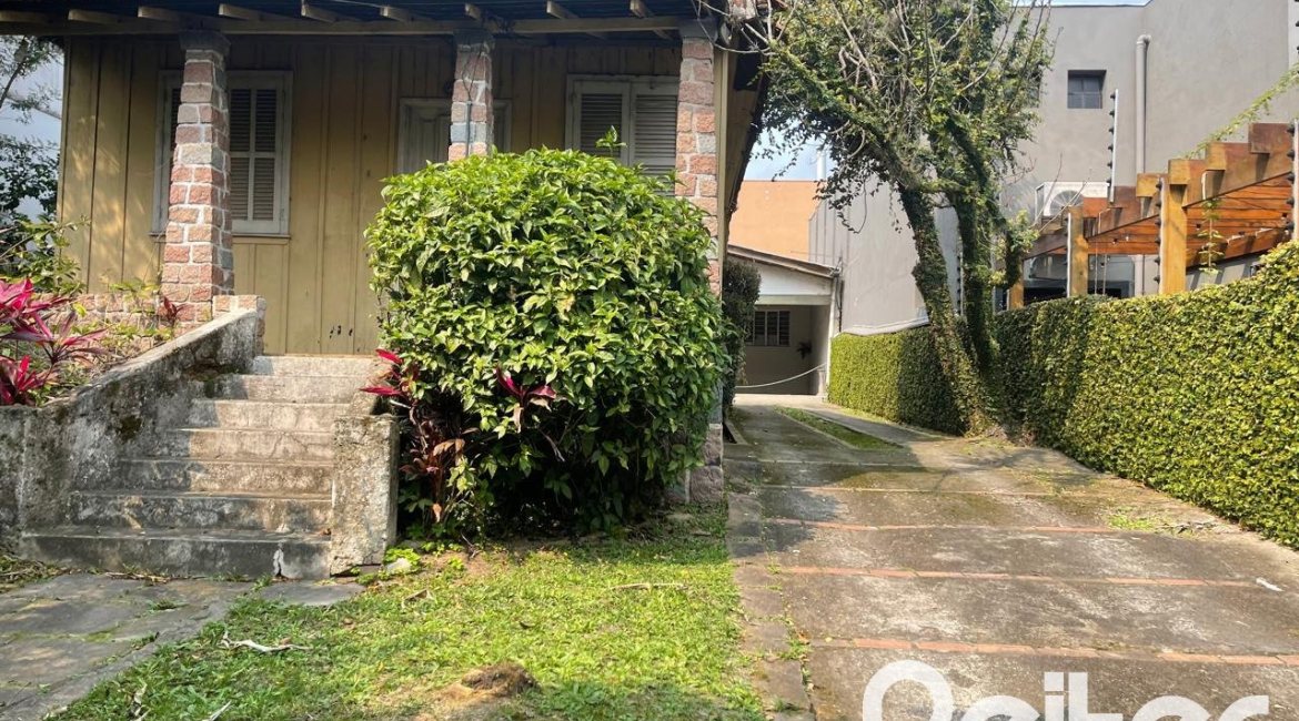 Terreno à venda com 439m², no bairro Tristeza em Porto Alegre