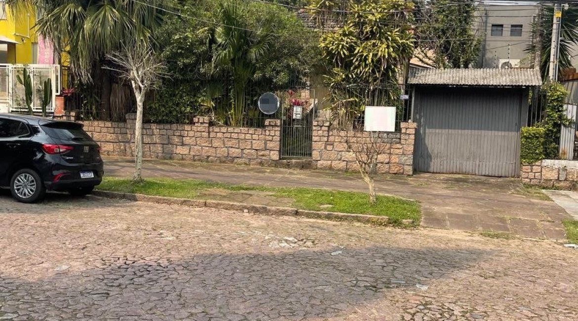 Terreno à venda com 439m², no bairro Tristeza em Porto Alegre