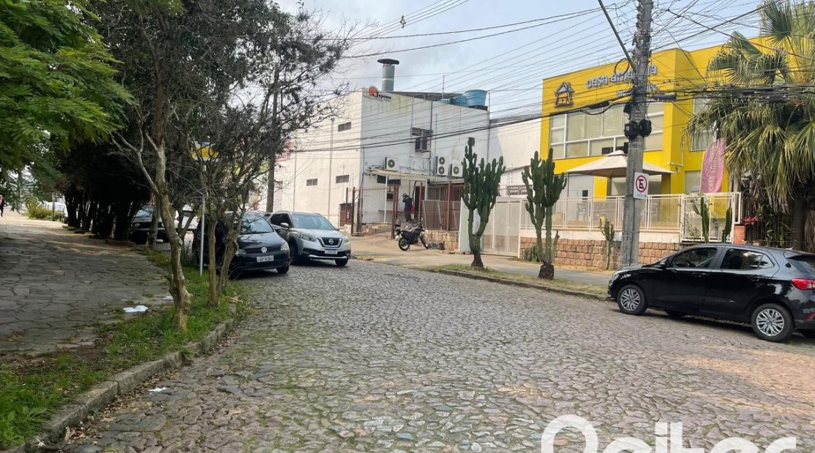 Terreno à venda com 439m², no bairro Tristeza em Porto Alegre