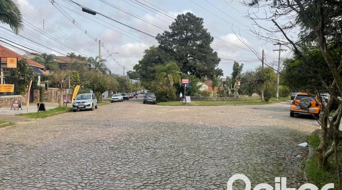 Terreno à venda com 439m², no bairro Tristeza em Porto Alegre