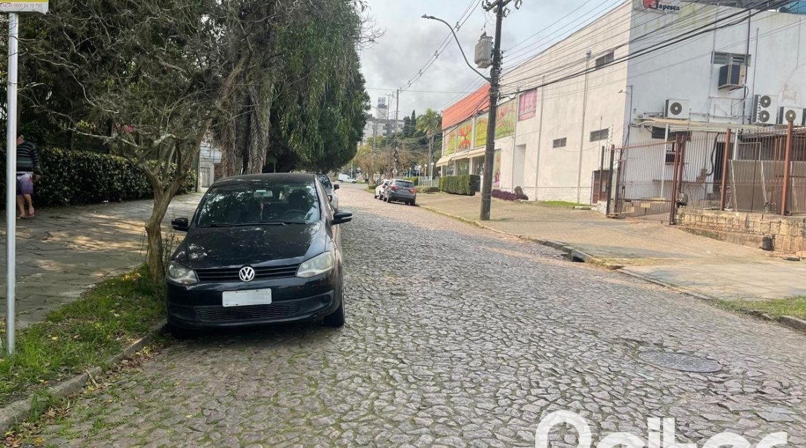 Terreno à venda com 439m², no bairro Tristeza em Porto Alegre