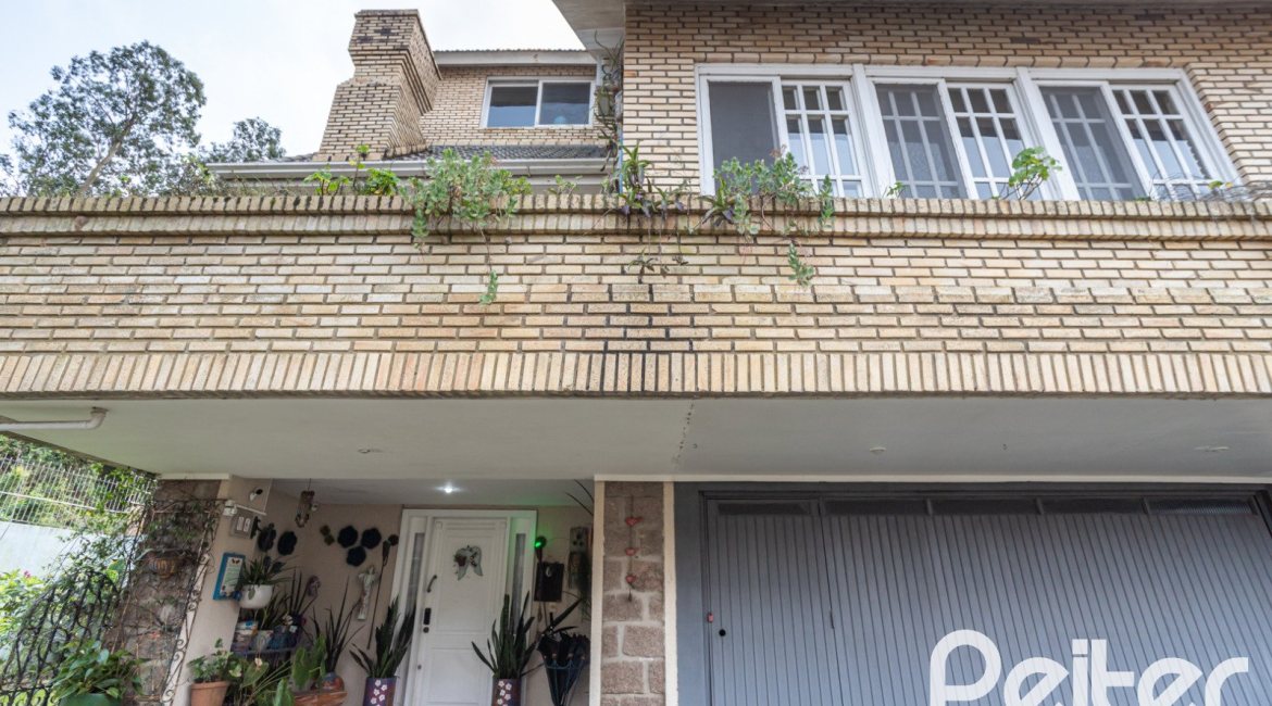 Casa em Condomínio à venda com 330m², 3 dormitórios, 1 suíte, 4 vagas, no bairro Jardim Isabel em Porto Alegre