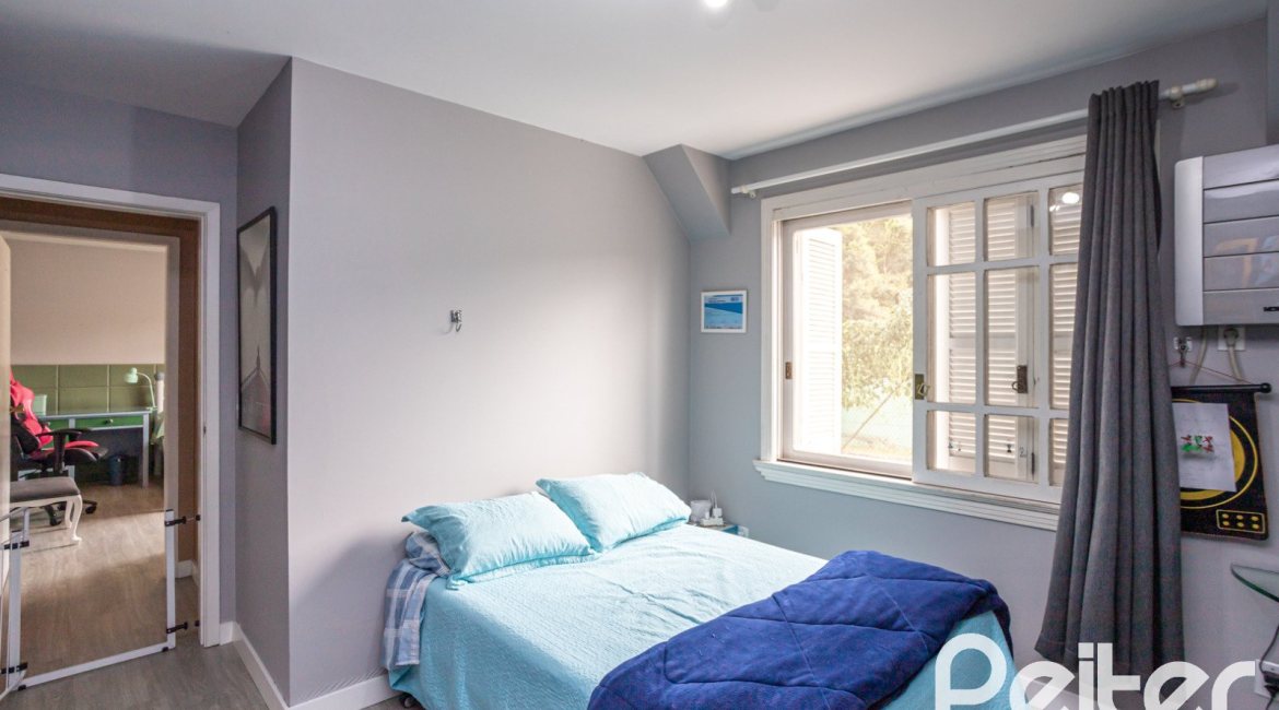 Casa em Condomínio à venda com 330m², 3 dormitórios, 1 suíte, 4 vagas, no bairro Jardim Isabel em Porto Alegre