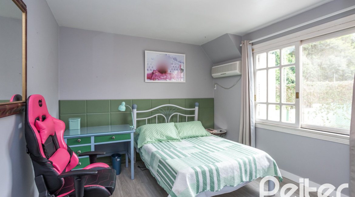 Casa em Condomínio à venda com 330m², 3 dormitórios, 1 suíte, 4 vagas, no bairro Jardim Isabel em Porto Alegre