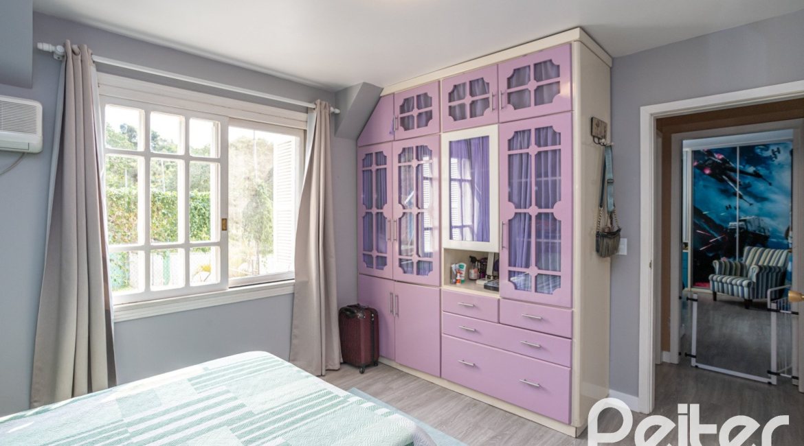 Casa em Condomínio à venda com 330m², 3 dormitórios, 1 suíte, 4 vagas, no bairro Jardim Isabel em Porto Alegre