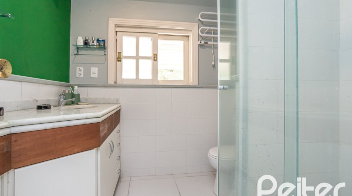 Casa em Condomínio à venda com 330m², 3 dormitórios, 1 suíte, 4 vagas, no bairro Jardim Isabel em Porto Alegre