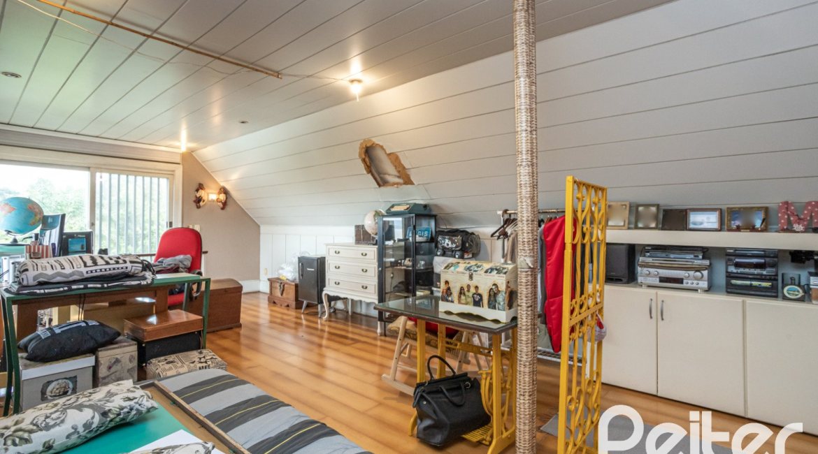 Casa em Condomínio à venda com 330m², 3 dormitórios, 1 suíte, 4 vagas, no bairro Jardim Isabel em Porto Alegre