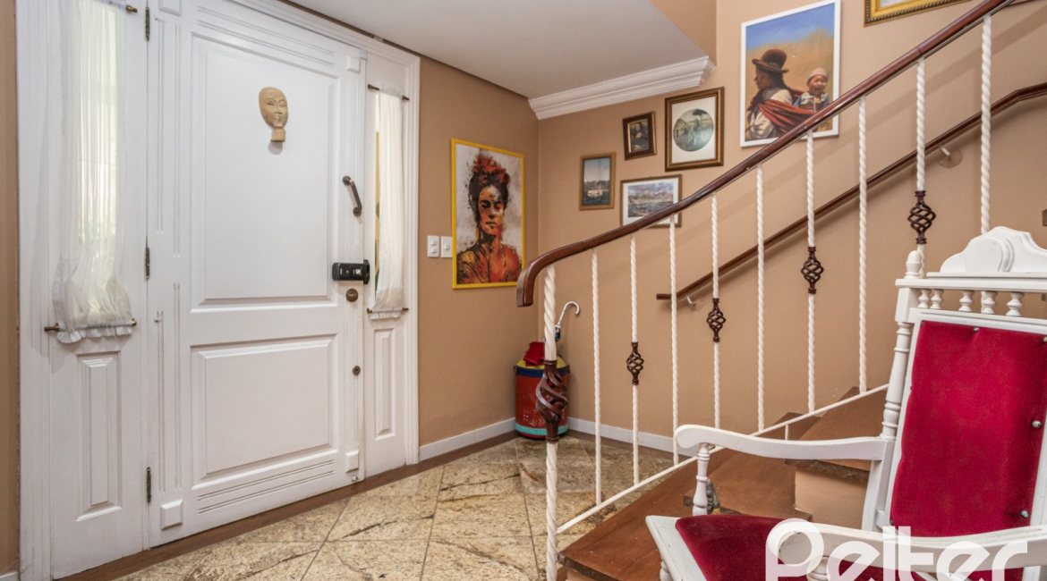 Casa em Condomínio à venda com 330m², 3 dormitórios, 1 suíte, 4 vagas, no bairro Jardim Isabel em Porto Alegre