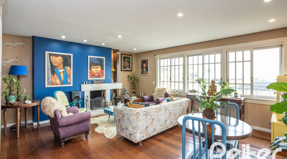 Casa em Condomínio à venda com 330m², 3 dormitórios, 1 suíte, 4 vagas, no bairro Jardim Isabel em Porto Alegre