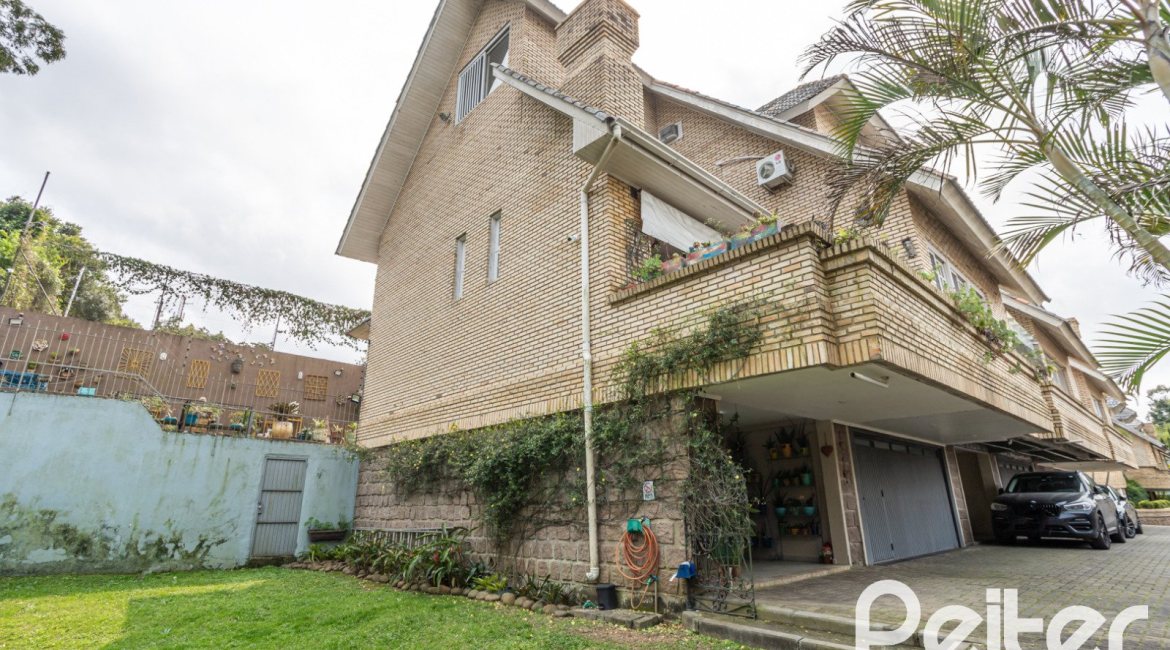 Casa em Condomínio à venda com 330m², 3 dormitórios, 1 suíte, 4 vagas, no bairro Jardim Isabel em Porto Alegre