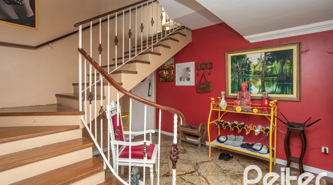 Casa em Condomínio à venda com 330m², 3 dormitórios, 1 suíte, 4 vagas, no bairro Jardim Isabel em Porto Alegre