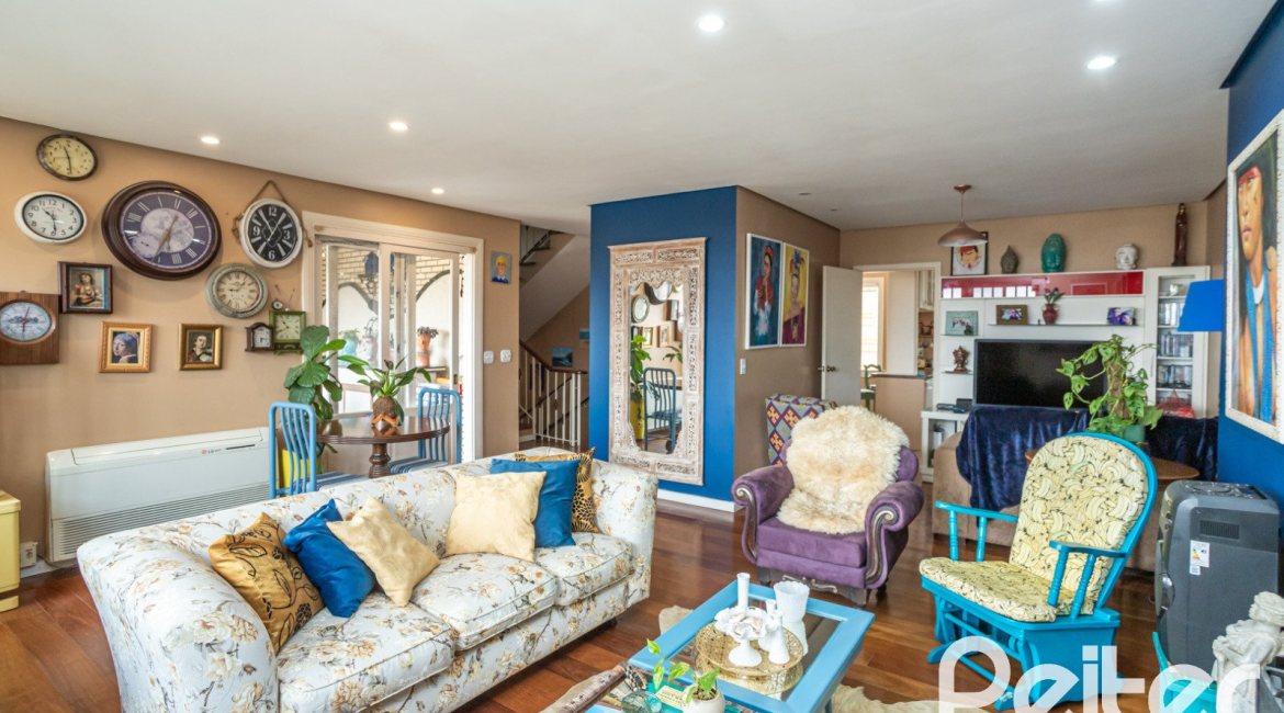 Casa em Condomínio à venda com 330m², 3 dormitórios, 1 suíte, 4 vagas, no bairro Jardim Isabel em Porto Alegre