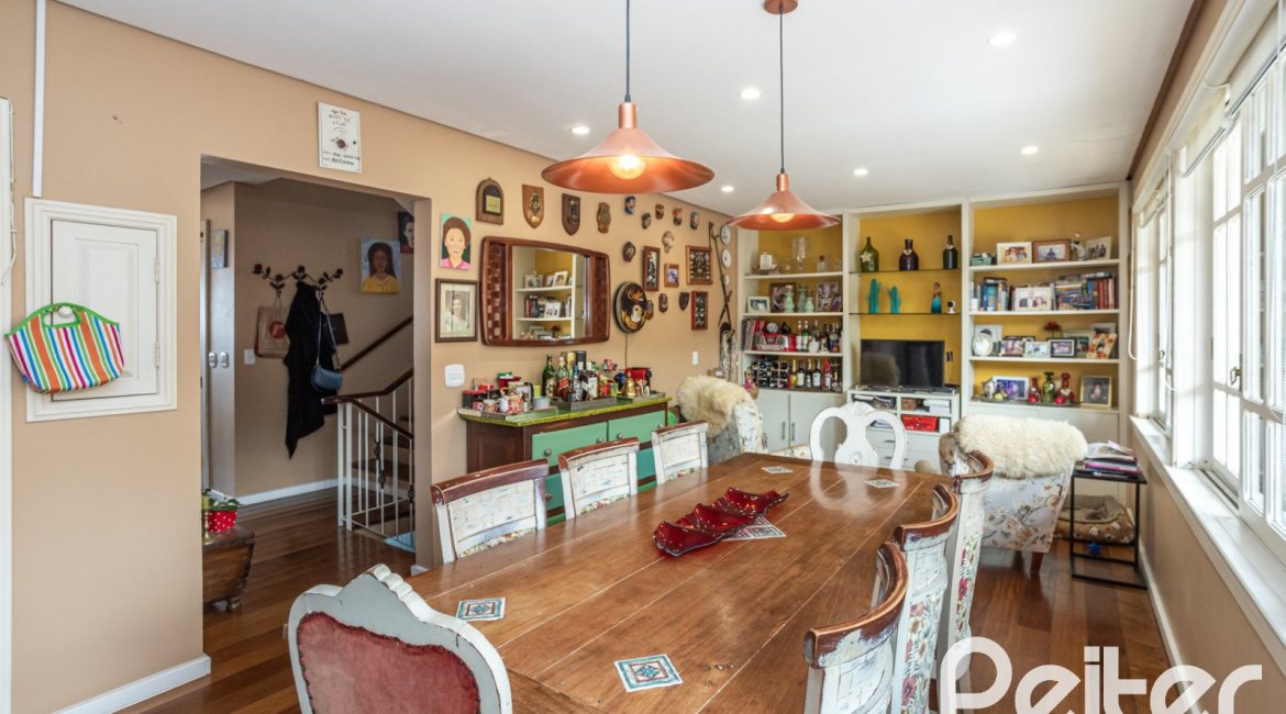 Casa em Condomínio à venda com 330m², 3 dormitórios, 1 suíte, 4 vagas, no bairro Jardim Isabel em Porto Alegre