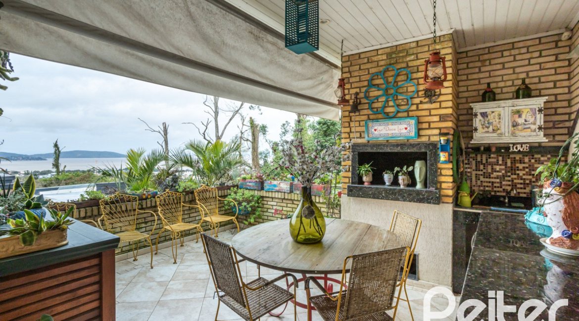 Casa em Condomínio à venda com 330m², 3 dormitórios, 1 suíte, 4 vagas, no bairro Jardim Isabel em Porto Alegre