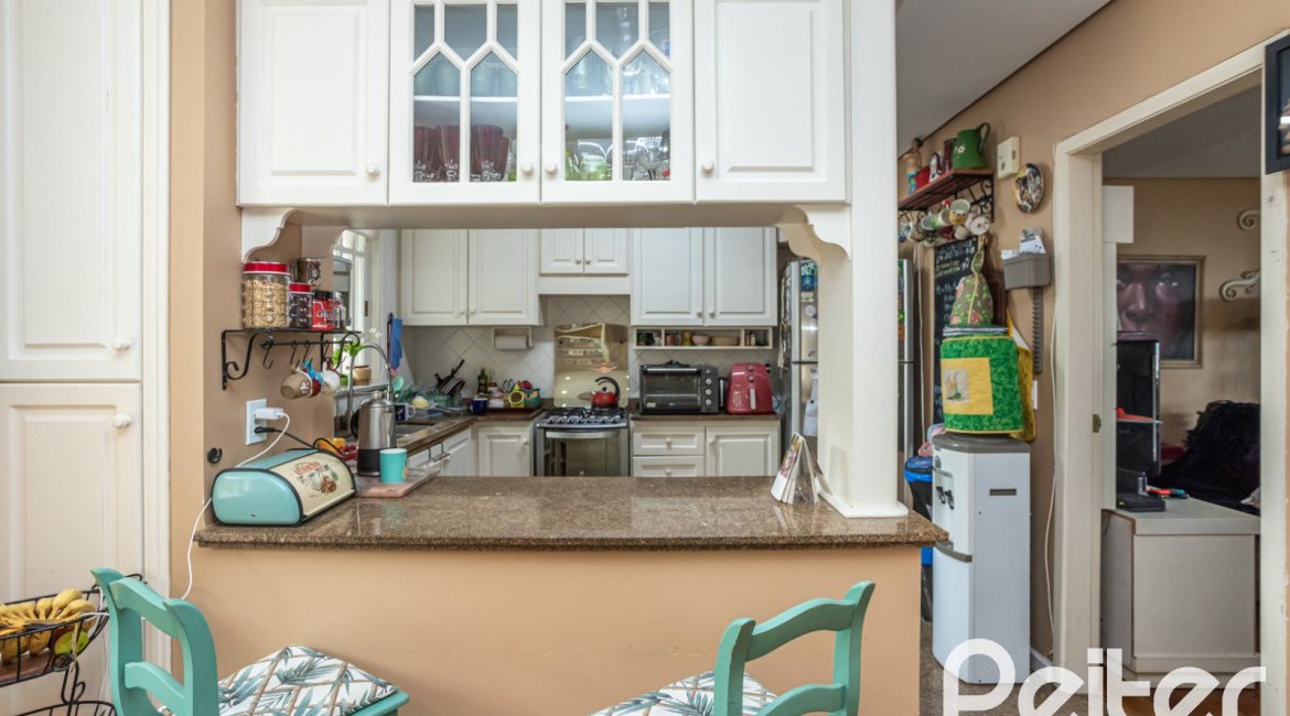 Casa em Condomínio à venda com 330m², 3 dormitórios, 1 suíte, 4 vagas, no bairro Jardim Isabel em Porto Alegre