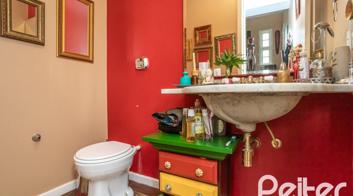 Casa em Condomínio à venda com 330m², 3 dormitórios, 1 suíte, 4 vagas, no bairro Jardim Isabel em Porto Alegre