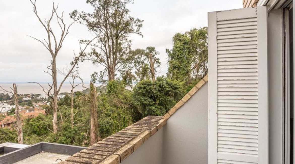 Casa em Condomínio à venda com 330m², 3 dormitórios, 1 suíte, 4 vagas, no bairro Jardim Isabel em Porto Alegre