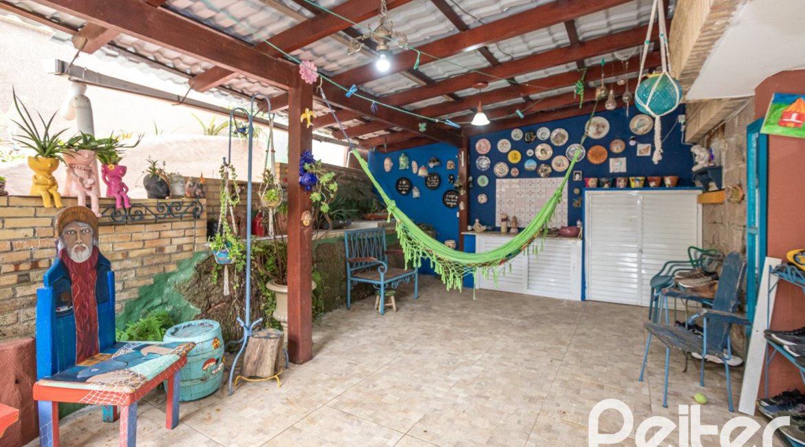 Casa em Condomínio à venda com 330m², 3 dormitórios, 1 suíte, 4 vagas, no bairro Jardim Isabel em Porto Alegre