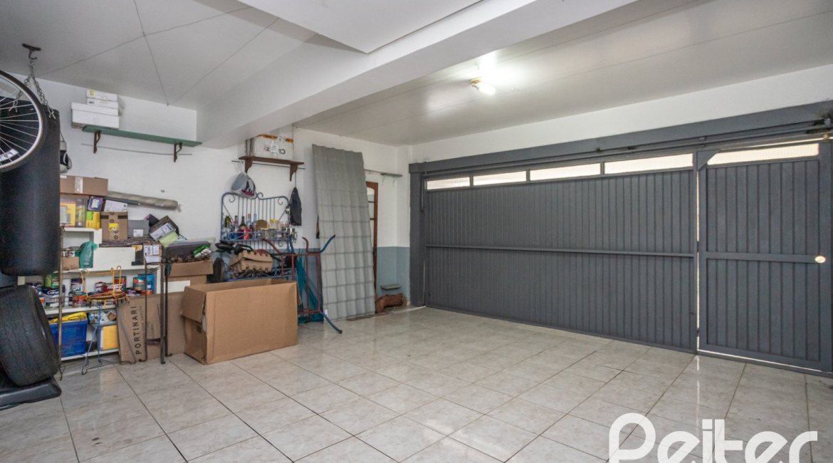 Casa em Condomínio à venda com 330m², 3 dormitórios, 1 suíte, 4 vagas, no bairro Jardim Isabel em Porto Alegre