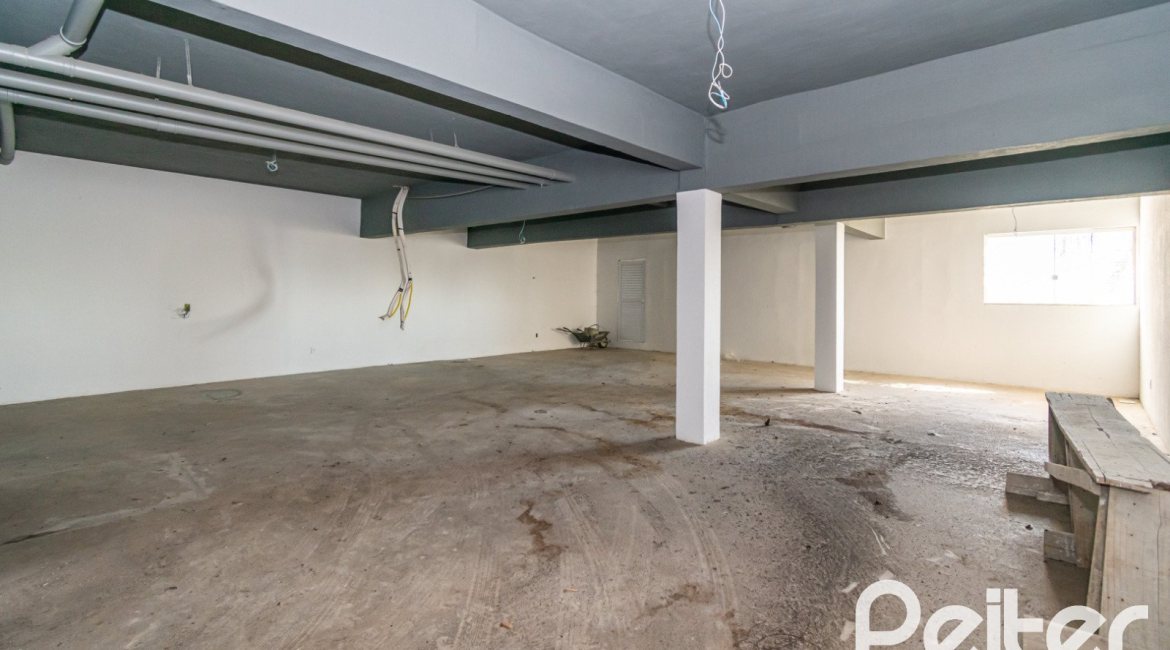 Casa à venda com 450m², 3 dormitórios, 3 suítes, 6 vagas, no bairro Vila Assunção em Porto Alegre